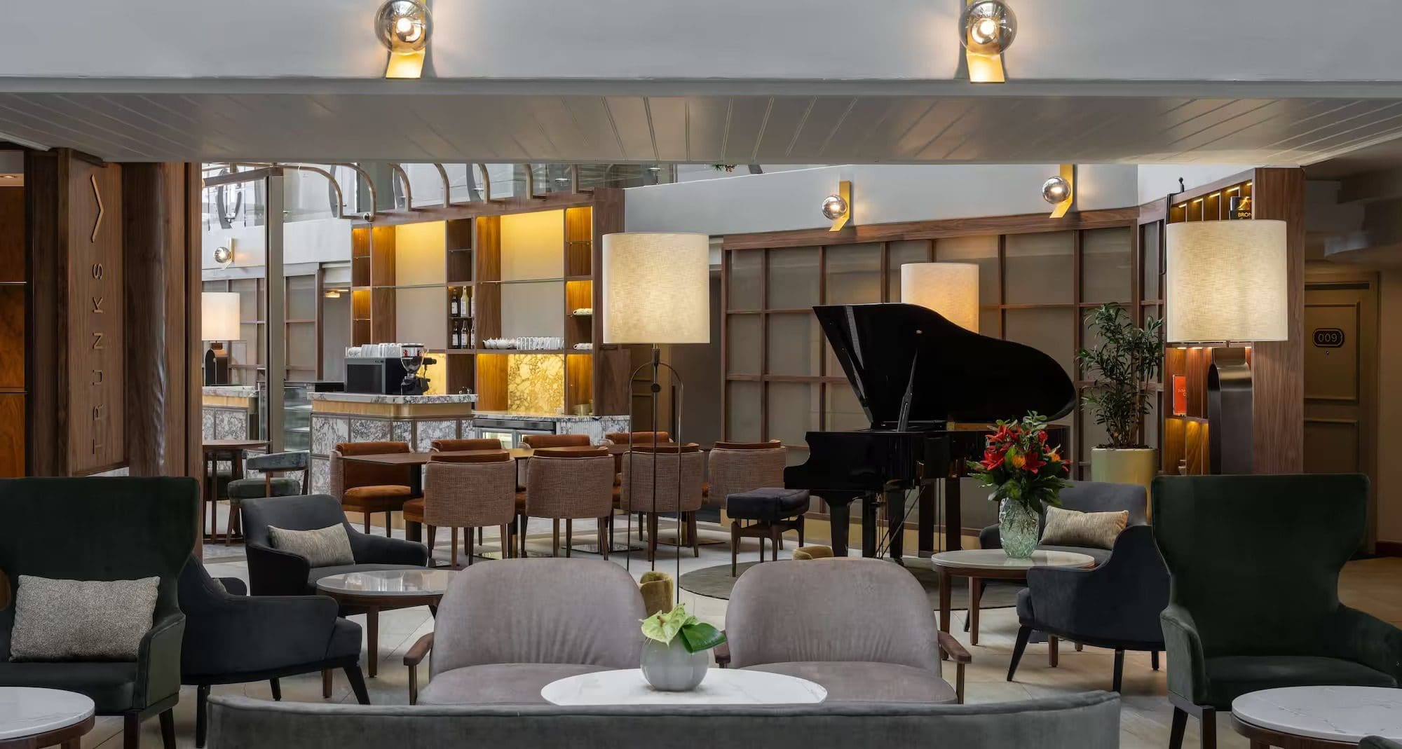 16256-113963-f82201264_4k