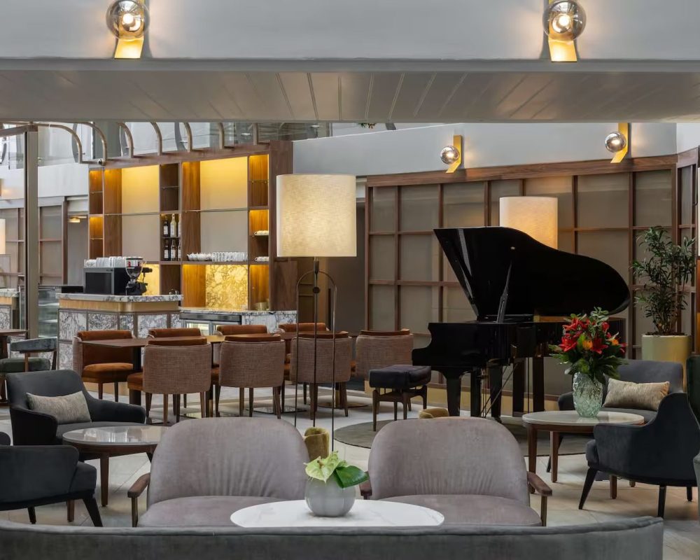 16256-113963-f82201264_4k