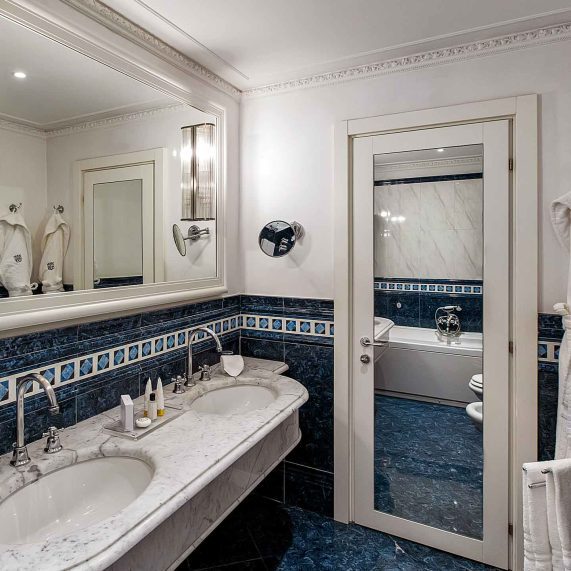 Bathroom Superior Room Baglioni Hotel Regina