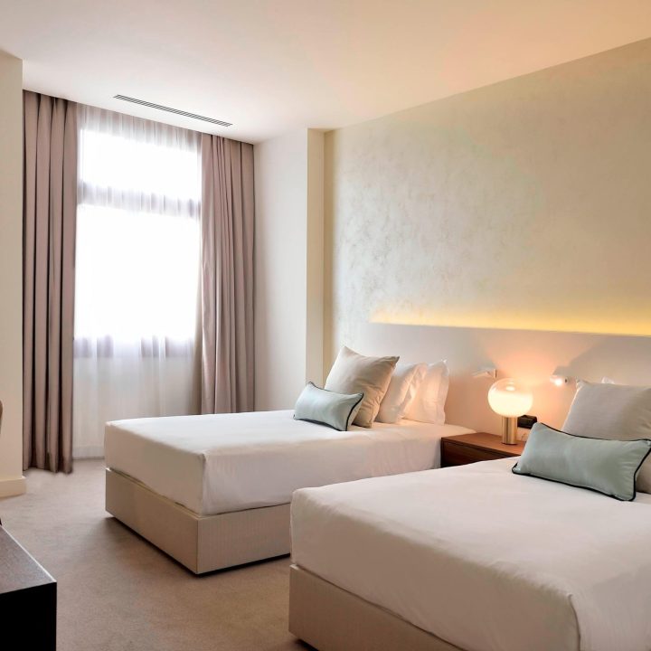 vcejw-guestroom-0096-hor-clsc