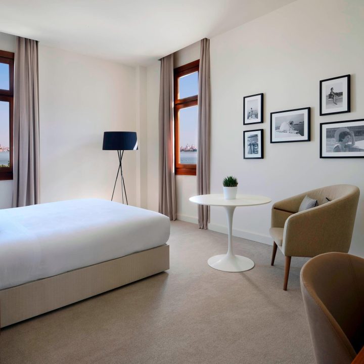 vcejw-guestroom-0137-hor-clsc